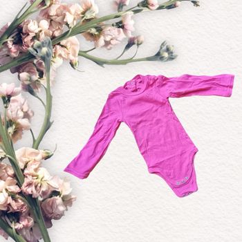 Body/cache-couche bébé fille taille 6 mois, manches longues.