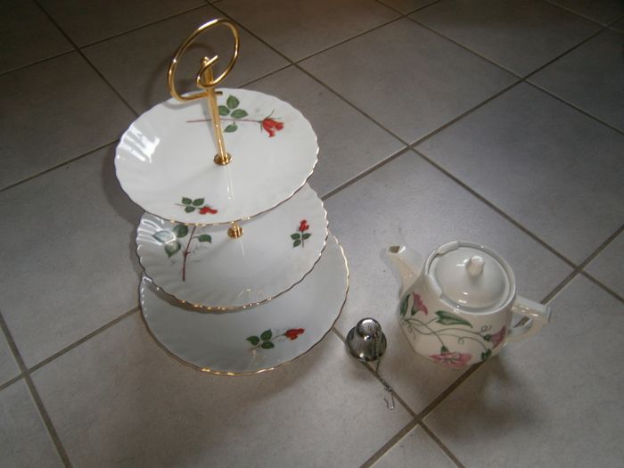 Ensemble à thé et gâteaux en porcelaine - photo numéro 2