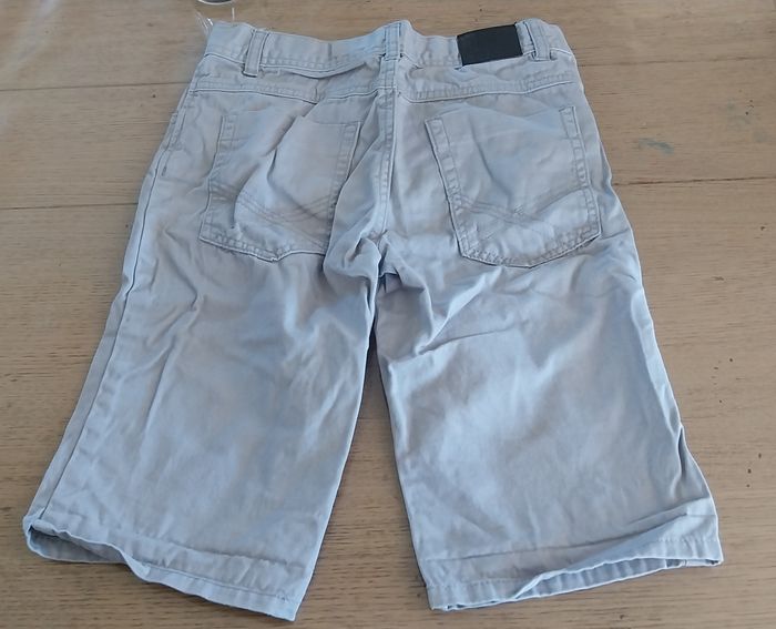 Lot de 2 bermudas garçon 10ans en très bon état - photo numéro 3