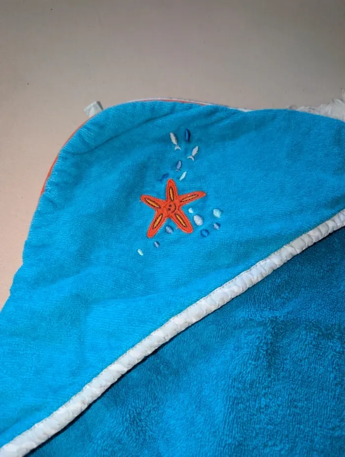 Cape de bain carré blanc bleu avec étoile de mers - photo numéro 3