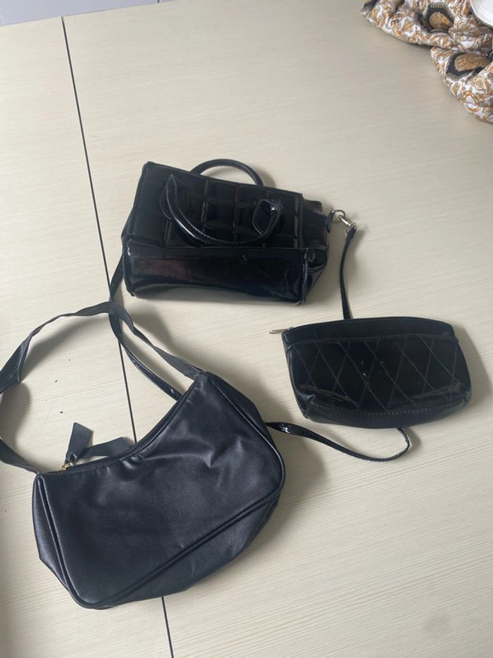 Deux sacs et une pochette