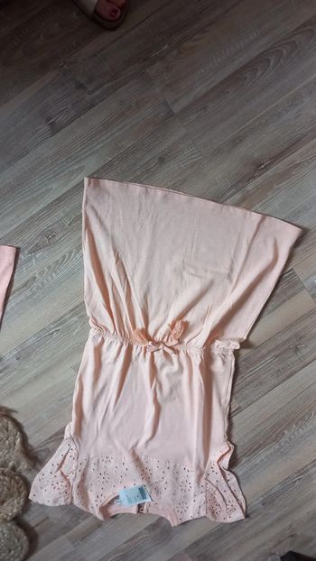 Robe neuve abricot étiquetée vertbaudet 9 ans