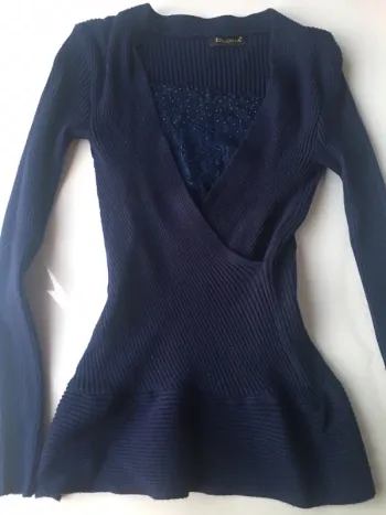 Pull bleu marine décolleté dentelle taille S/M