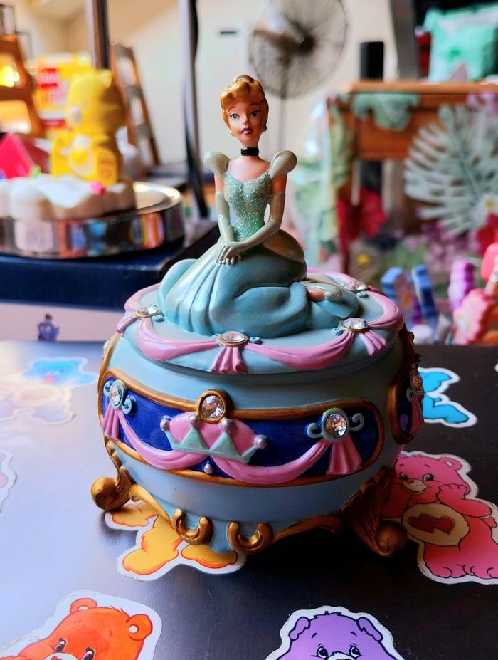 Figurine Disney boîte à bijoux cendrillon
