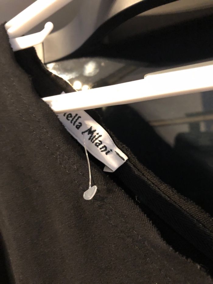 Robée longue noire avec tulle neuve sans étiquette - photo numéro 3