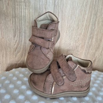 Chaussure bébé kickers taille 20