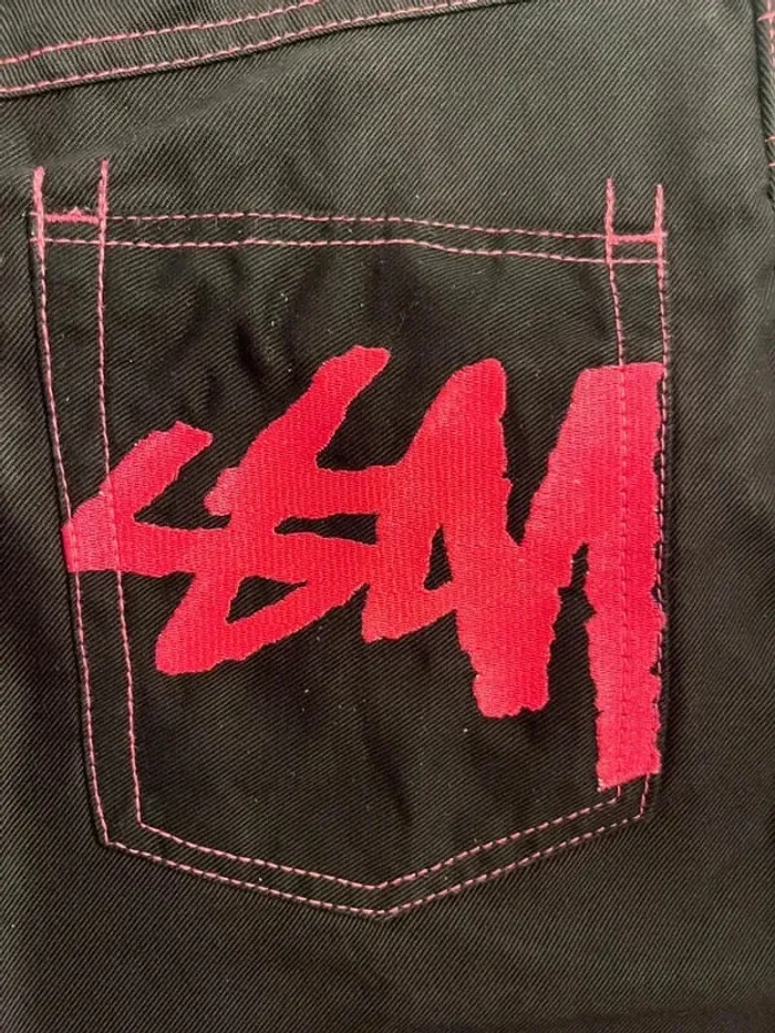 Short/Jort Stussy Black Embroidered Pink Big Logo Back – Taille L - photo numéro 3