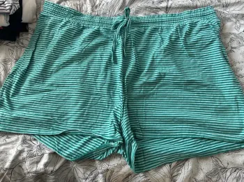 Short rayé vert