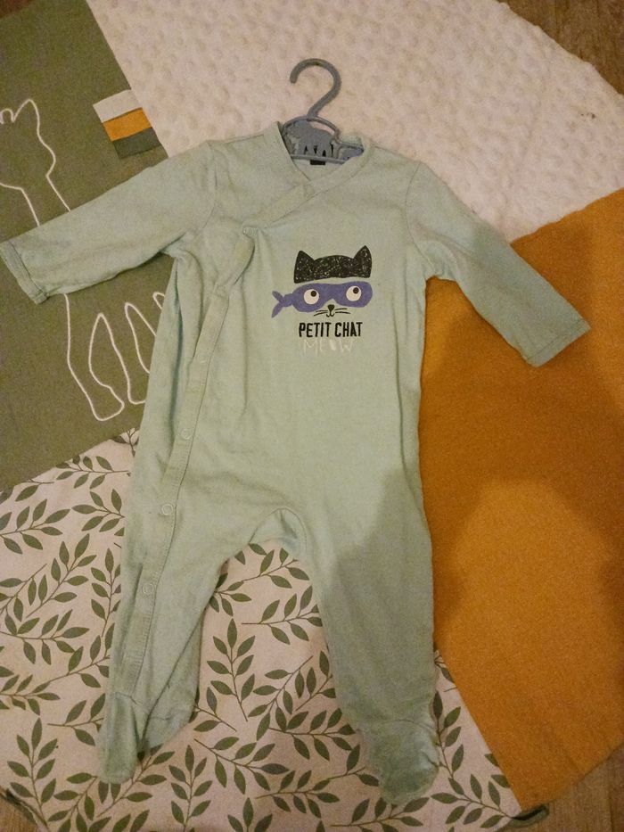 Pyjama de bébé taille 6 mois