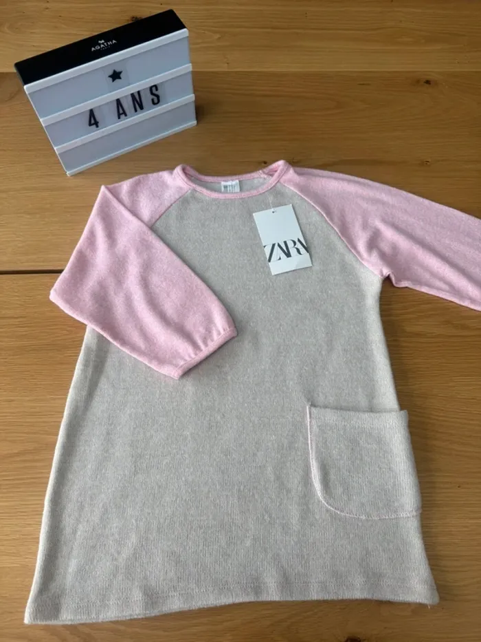Robe douce beige à manches longues roses Neuve - Taille 4 Ans