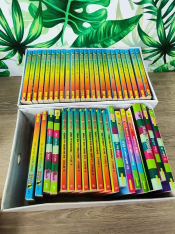 Lot de 44 livres grand galop très bon état ; comme neuf valeur 290€