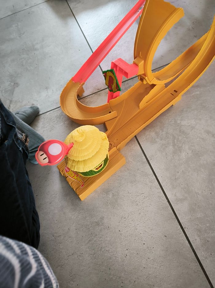 Circuit Mario kart hot wheels - photo numéro 3