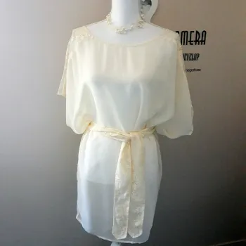 Robe blanche écru dentelle avec ceinture neuve taille M/L