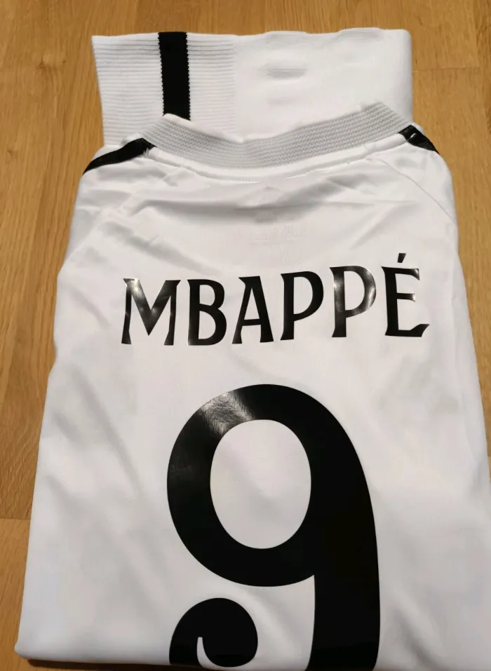 MAILLOT FOOTBALL ENFANT RÉAL MADRID taille 14 ans blanc Home (-2026-) série - photo numéro 5