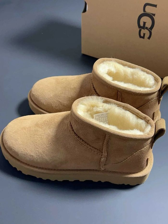 UGG Ultra Mini 36