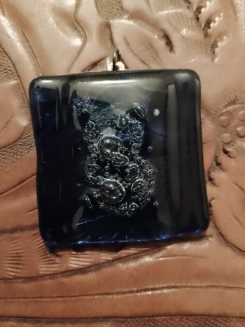 pendentif en verre bleu translucide vintage années 70.