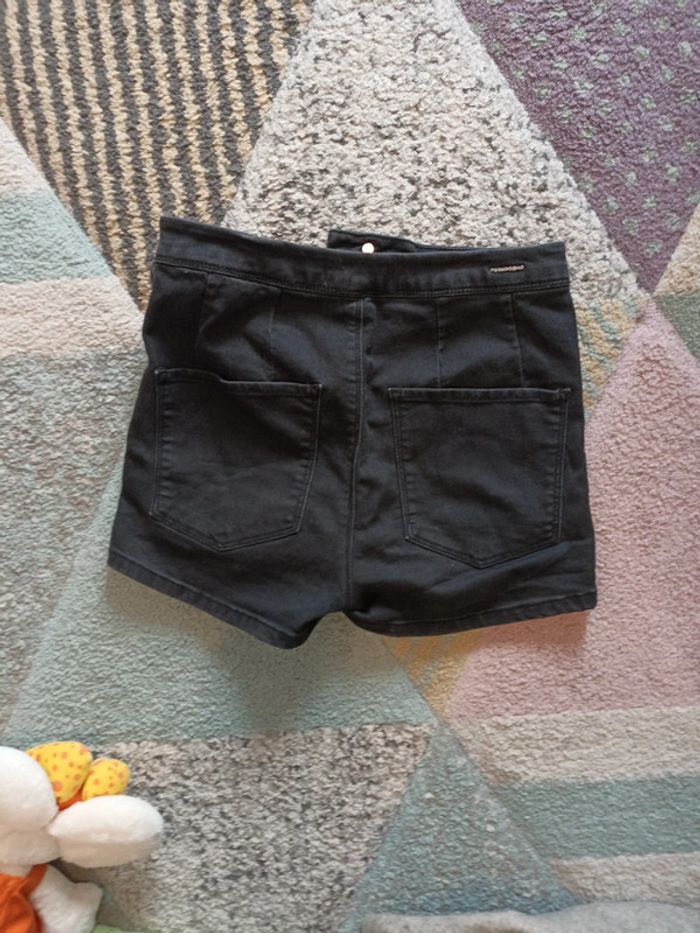 Short pull&Bear noir taille 34 - photo numéro 3