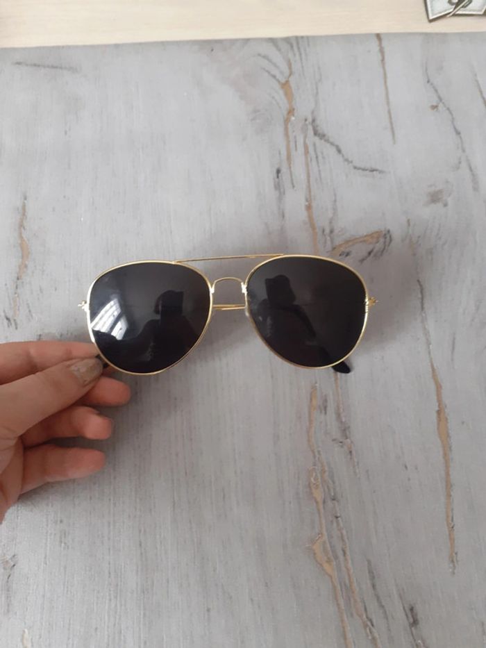 Lunette de soleil - photo numéro 2