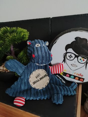 Doudou plat Hippipos hippopotame Les deglingos bleu rouge côtelé jute DD003285