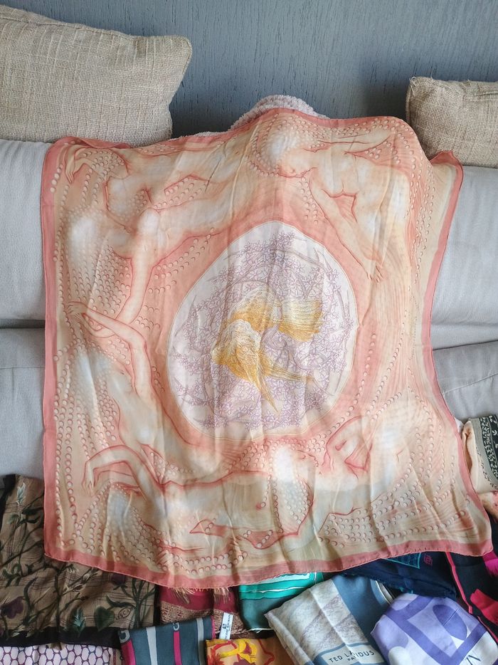 Magnifique foulard en crotte de soie Lalique