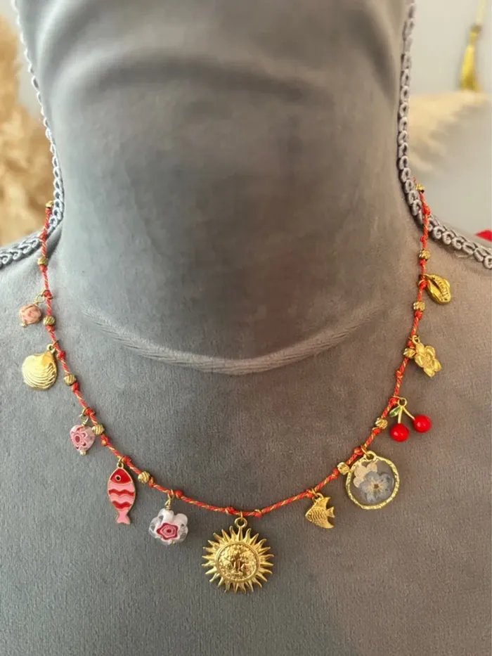 Collier tendance réglable tons rouges Mile Mila