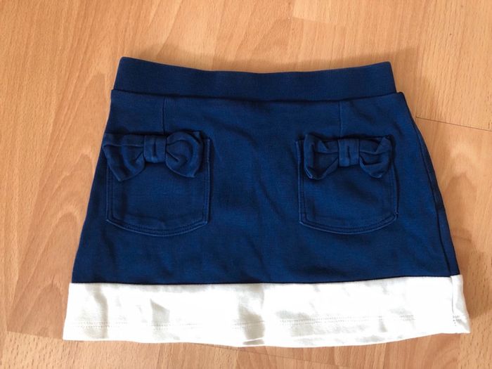 Belle mini-jupe bleue et blanche T. 4 ans Dpam TBE