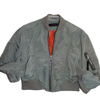 blouson bombers court couleur kaki marque zara taille indiquée Xs = 34/36