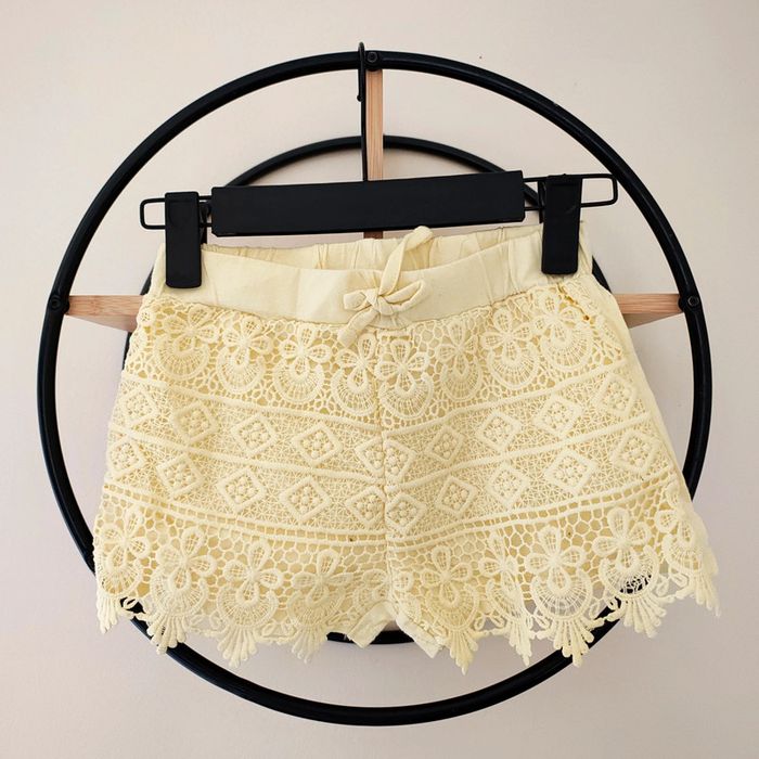 6 7 ans short dentelle étiquette coupée