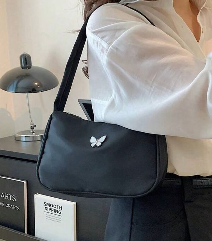 Sac à main noir avec un ornement papillon blanc - photo numéro 3