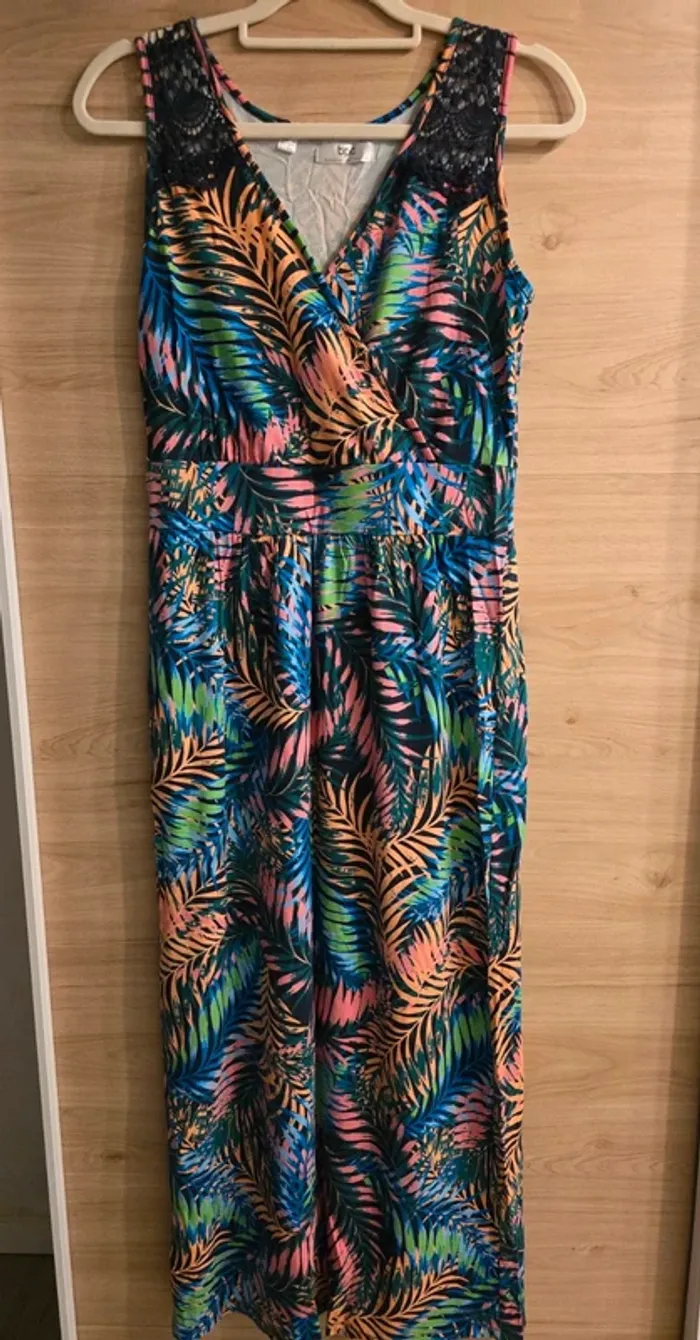 Robe longue dentelle feuillage !