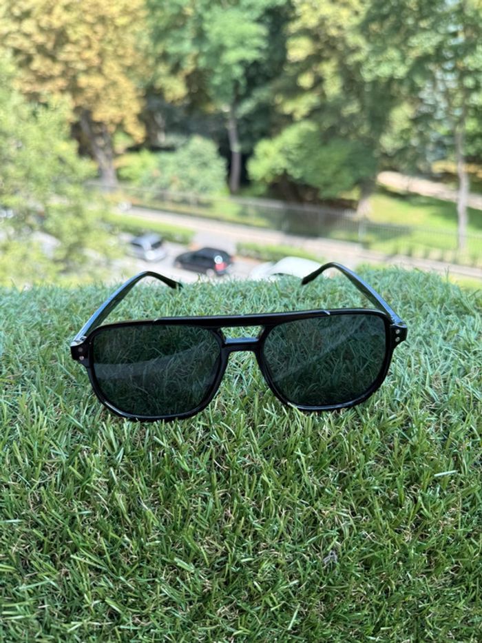 Lunette de soleil noire - photo numéro 3