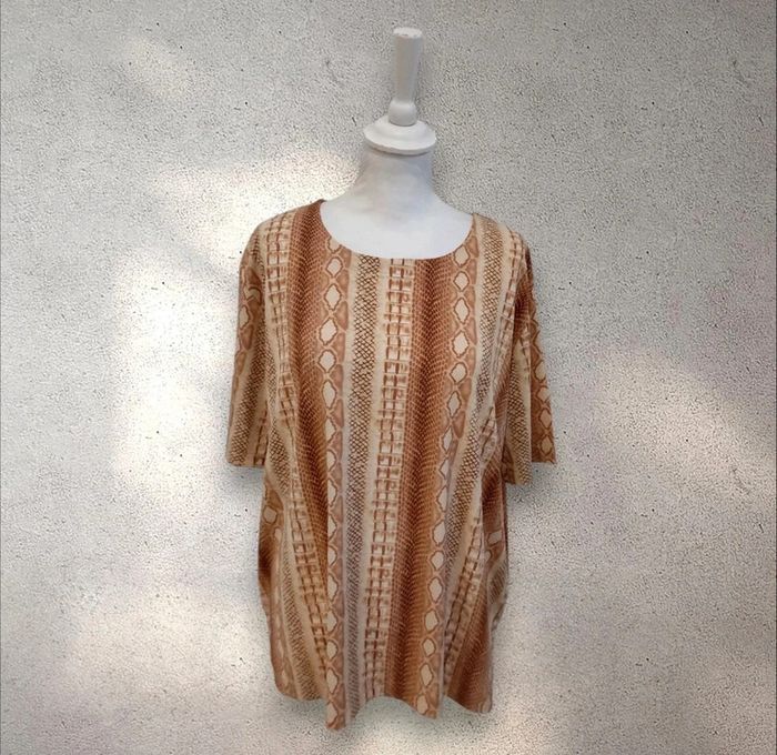 Blouse fluide imprimé manches courtes taille 52-54