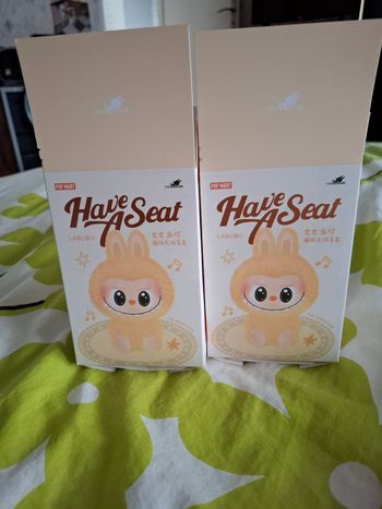 Lot de 2 labubu have aseat