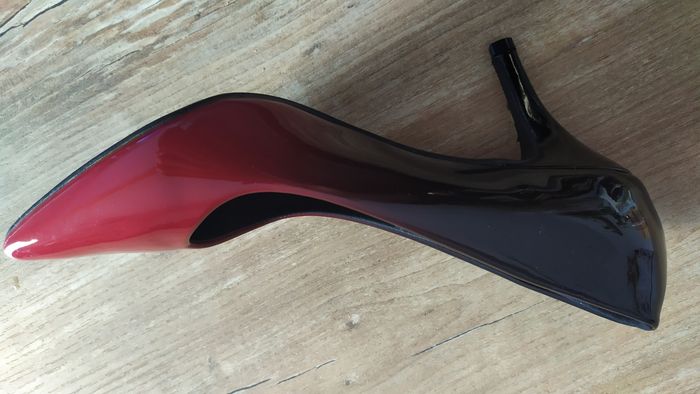 Chaussures petit  talon aiguille - photo numéro 2