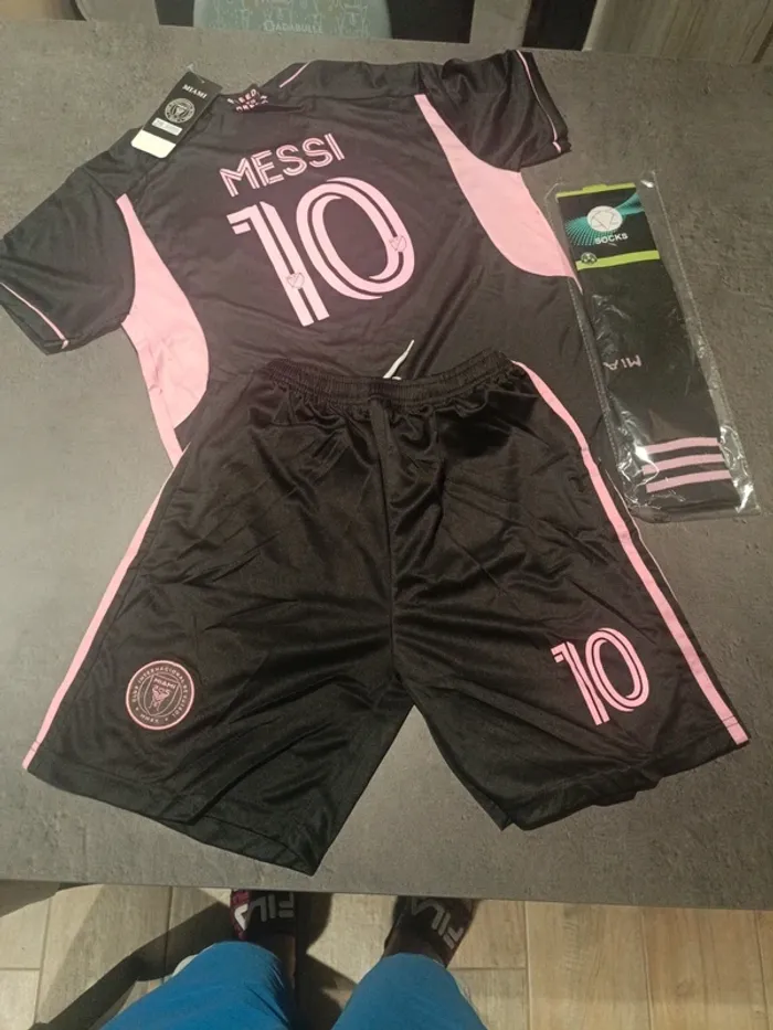 Tenue foot Léo Messi Inter Miami noir/rose t.28