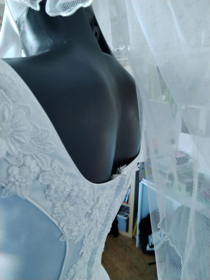 Robe de mariée chic et sophistiquée complicité la fête TBE avec accessoires - photo numéro 7