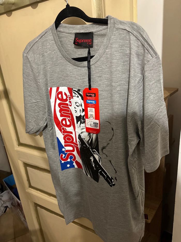 T-shirt suprême grip