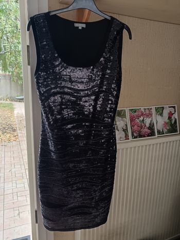 Robe noire pailletée