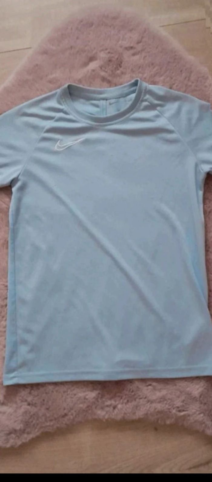 T-shirt  nike enfant taille L  bleu ciel 12 ans