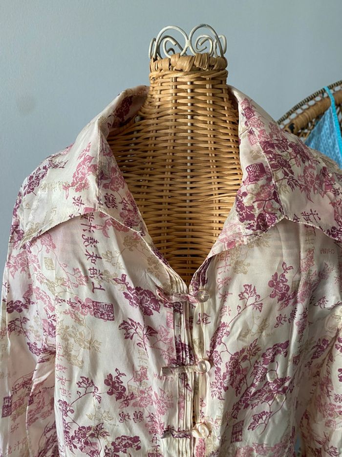 Chemise Mango taille XS/S crème avec motifs chinois fushia fleurs et inscriptions chinoises - photo numéro 5