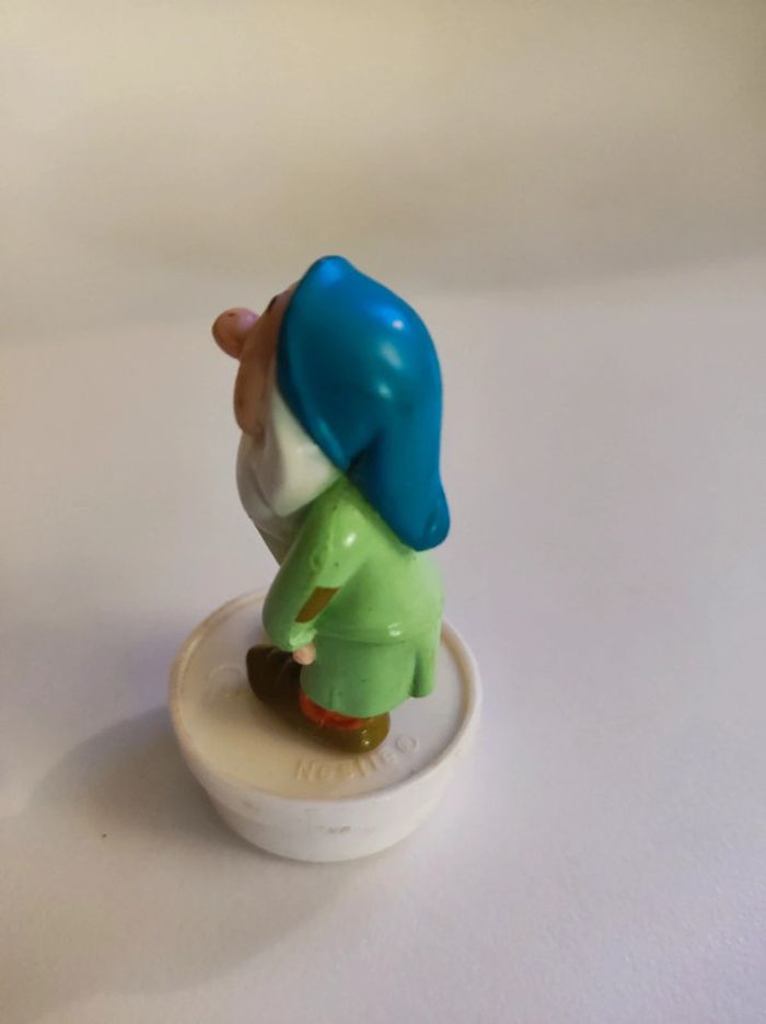 Lot 2 figurines nains atchoum dormeur Disney - photo numéro 9