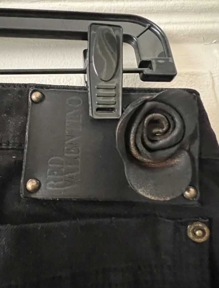 Jean coupe ajustée slim noir intense taille 28 – Red Valentino - photo numéro 2