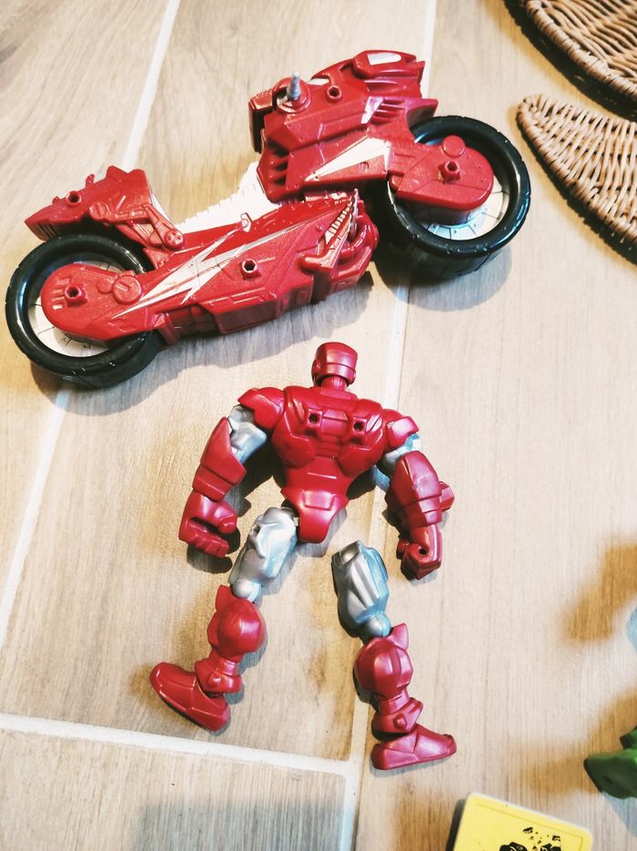 💫Lot de 2 figurines super hero mashers Iron man Hotshot hotroad et Hulk - photo numéro 5