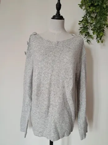 Pull gris chiné femme col bateau détails boutons