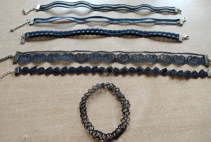 Lot de colliers noirs 1