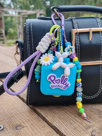 Bijou de sac gri-gri Polly pocket bleu, vert et violet
