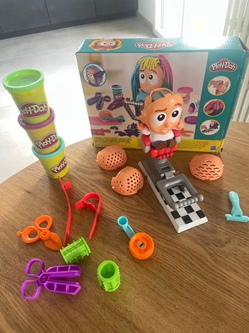 Play doh pâte à modeler tête à coiffée 