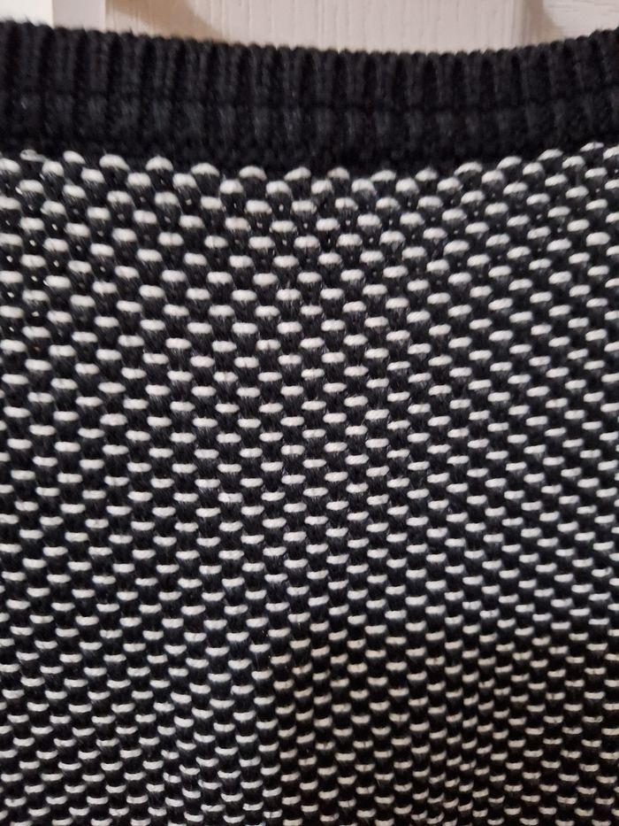 Pull noir et blanc - photo numéro 5