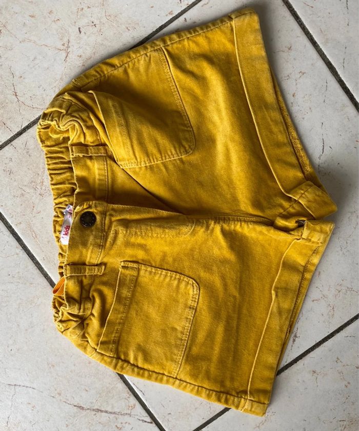 Short fille