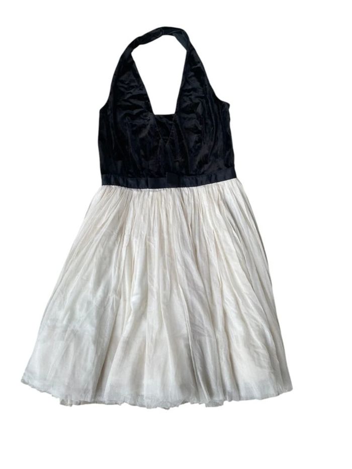 Robe de fêtes en velours noir et tulle blanc